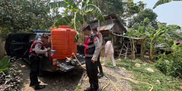 Polri Bersama Masyarakat, Sat Samapta Polres Tana Toraja Salurkan Air Bersih Gratis