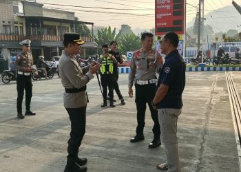 Kapolres Tana Toraja Pantau Penerapan Sistem Ganjil Genap di SPBU Kasimpo, Antisipasi Kemacetan Saat Pengisian BBM