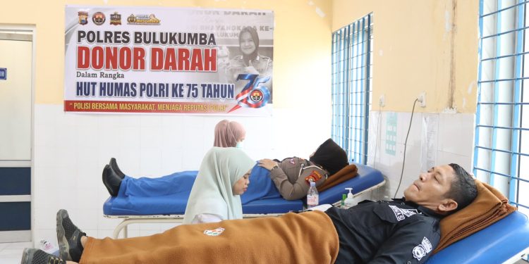 Sambut HUT Humas Polri ke-75, Humas Polres Bulukumba Gelar Bakti Sosial Donor Darah
