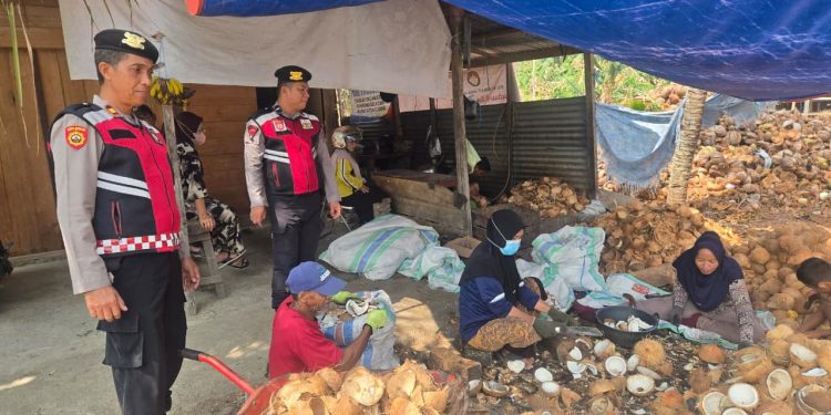 Cegah Premanisme dan 3C, Sat Samapta Polres Luwu Gencar Patroli Dialogis di Desa Rumaju