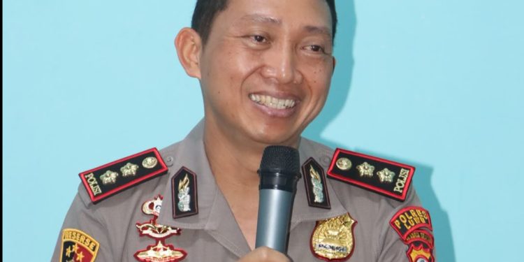 Kapolres Luwu Tatap Muka dengan Masyarakat Senga Selatan, Sosialisasikan Layanan Polisi 110