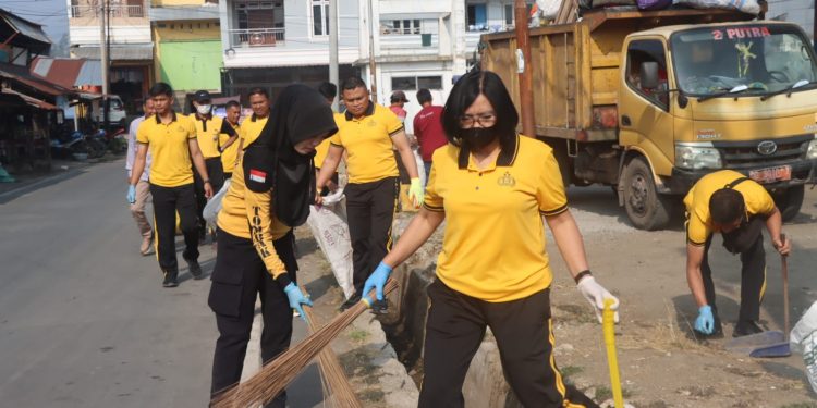 Pimpin Green Policing di Terminal Bolu, Kapolres Toraja Utara Beserta Jajaran Gelar Kerja Bakti