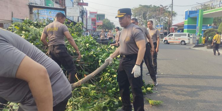 Waka Polres Parepare Pimpin Green Policing di Depan Pelabuhan