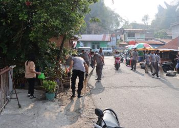 Peduli Kebersihan Lingkungan, Wakapolres Tana Toraja Pimpin Aksi Green Policing di Pasar Central Makale