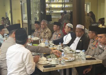 Wujud Polisi Bersama Masyarakat! Kapolda Sulsel Ngopi Kamtibmas Dengan Warga Kota Makassar