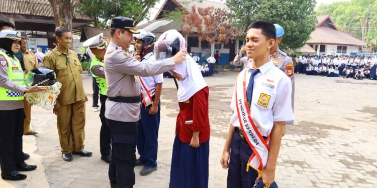 Jadi Irup di SMPN 25, Kapolrestabes Makassar Ajak Pelajar Tidak Bullying dan Narkotika