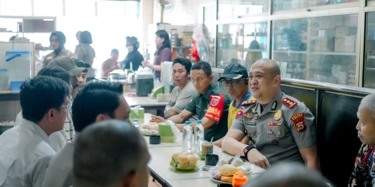 Kapolres Pinrang Ngopi Bareng Dengan Personel, TNI, Tokoh Masyarakat dan Unsur Pemerintahan