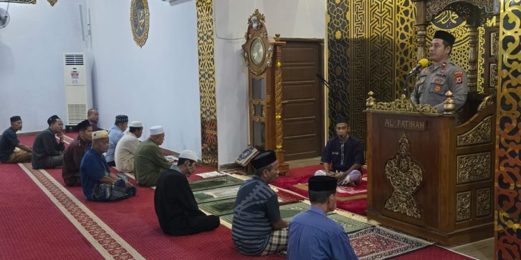 Safari Subuh di Masjid Al Fatihah, Waka Polres Parepare Sampaikan Pesan Kamtibmas dan Perkuat Silaturahmi
