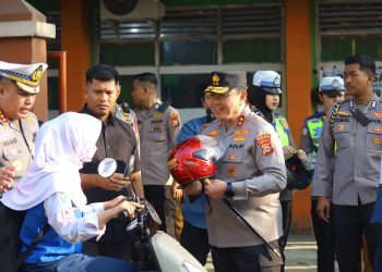 Kapolda Sulsel Bersama PJU Turun Langsung Atur Lalu Lintas, Wujudkan Polisi Bersama Masyarakat