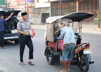 Polisi Bersama Masyarakat, Kapolresta Gowa Beri Bantuan ke Warga Prasejahtera