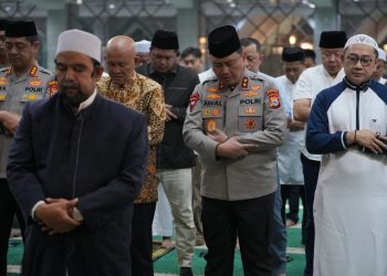 Kapolda Sulsel Bersama PJU Shalat Subuh Berjamaah di Sejumlah Masjid di Kota Makassar