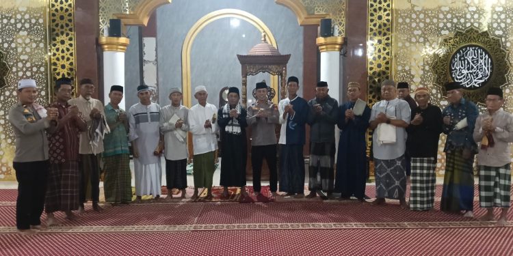Safari Subuh di Masjid Raya Nur Raodah, Wakapolres Luwu Ajak Masyarakat Perkuat Kamtibmas