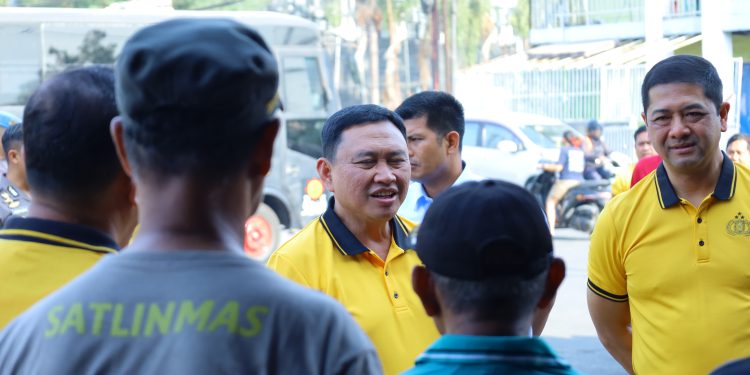 Kapolda Sulsel Galakkan Jumat Bersih, Ajak Personel dan Masyarakat Peduli Lingkungan
