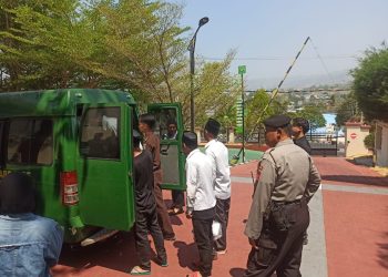 Sat Samapta Polres Parepare Kawal Tahanan untuk Proses Persidangan