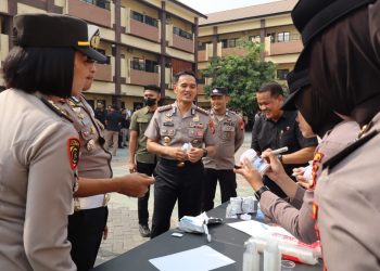 Kapolresta Gowa dan Personel Jalani Tes Urine Dadakan