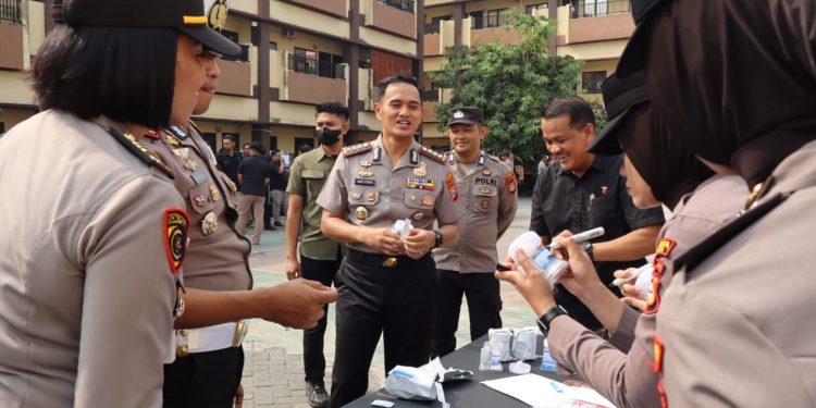 Kapolresta Gowa dan Personel Jalani Tes Urine Dadakan